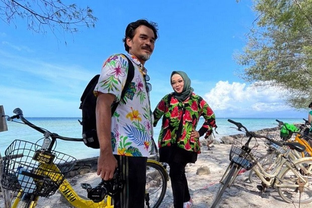 Rina Gunawan Dimakamkan...