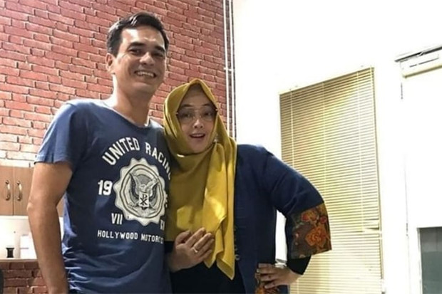 Selama Rina Gunawan...