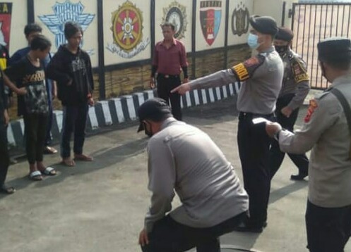 Kumpul di Lapangan Sambil...