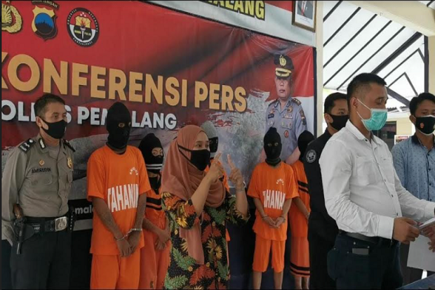 Aniaya Anak di Bawah...