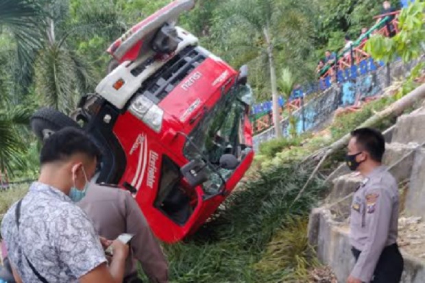 Gagal Parkir di Tanjakan,...