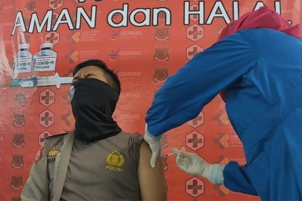 Sejumlah Warga di Kabupaten...