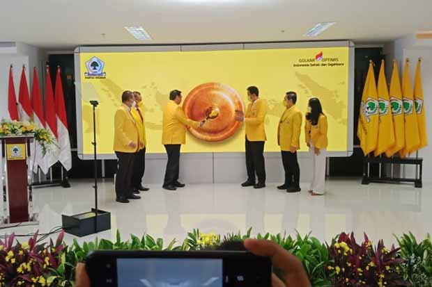 Ketum Golkar Beberkan...