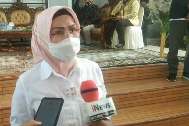Bupati Serang Ratu Tatu...