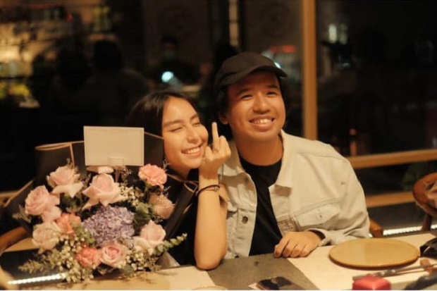 Romantisnya Joshua Suherman...