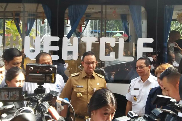 Anies Pamer Bus Listrik...