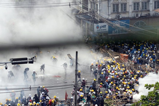 Junta Myanmar Semakin...