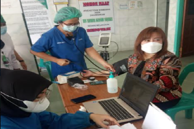 Tenaga Medis dan Pegawai...