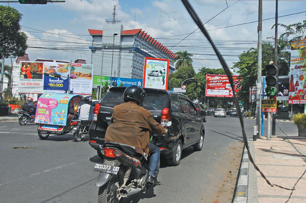 Kabel Melintang Halangi...