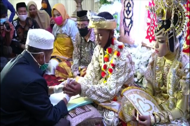 Pasangan Pelajar SMP...