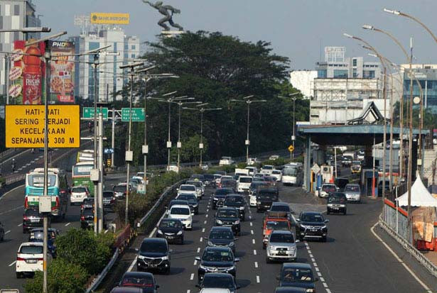 Membuat Pengguna Jalan...