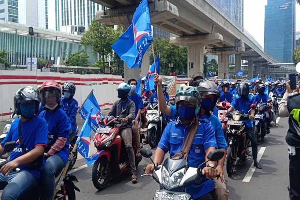 Lautan Biru Iringi Pelaporan...