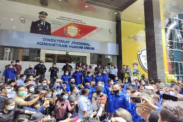 Tiba di Kemenkumham,...