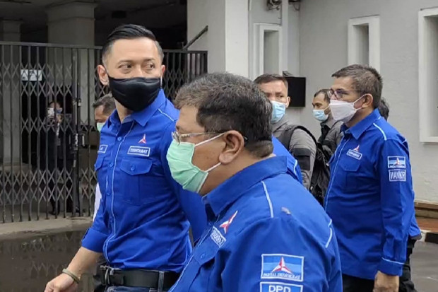 Dihadang Belasan Polisi...
