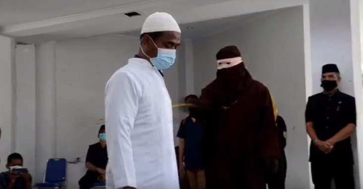 Kedapatan Mesum dalam...