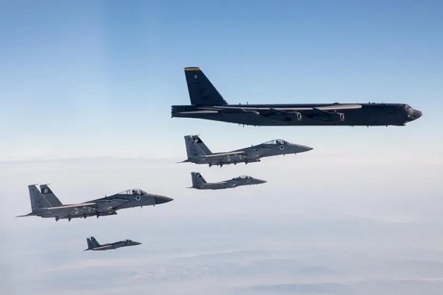 Gertak Iran, Bomber...
