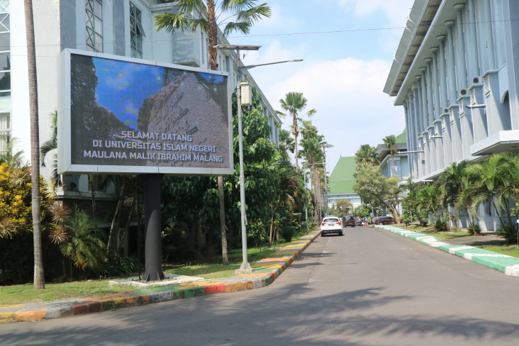 2 Mahasiswa UIN Malang...