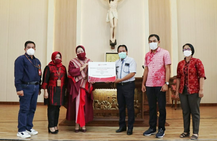 Bank Jatim Serahkan...