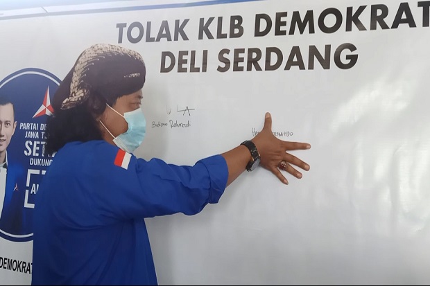 Lawan Kudeta Moeldoko,...