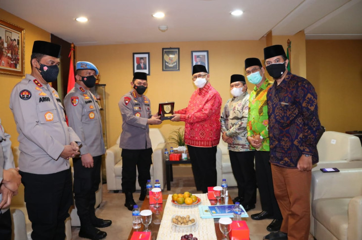 Sambangi Markas LDII,...
