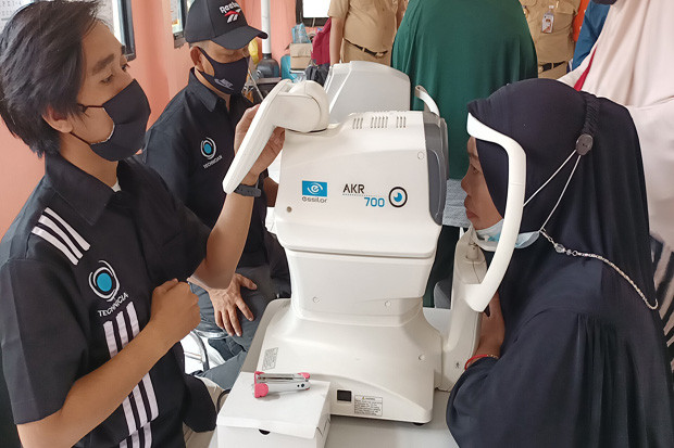 MNC Peduli-Essilor Gelar...