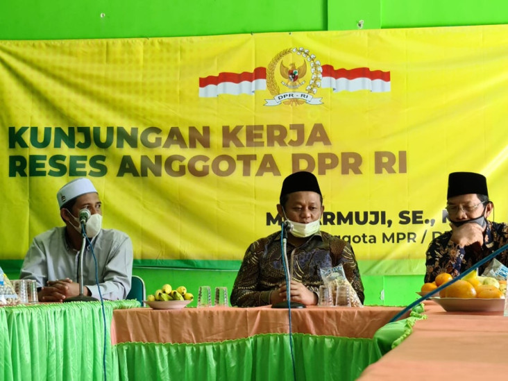 Anggota Komisi Xl DPR...