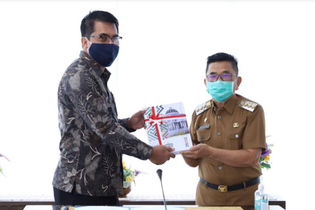 Wali Kota Palopo Serahkan...
