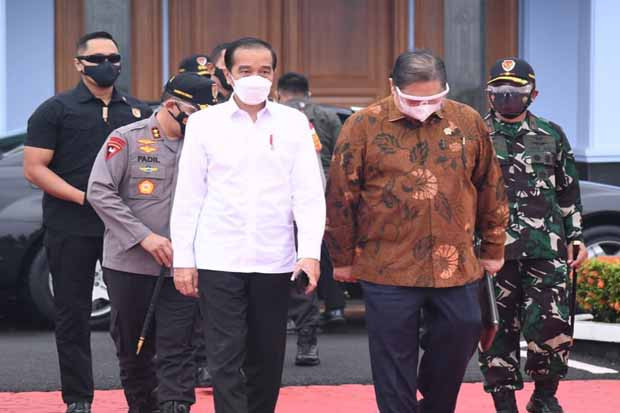 Terbang ke Yogya dan...