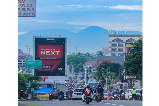 Tak Hanya Jakarta, Gunung...