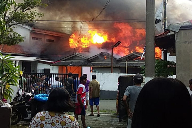 Oven Pemanggang Meledak,...
