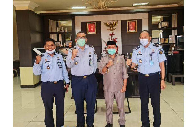 Bupati Pasangkayu Terima...