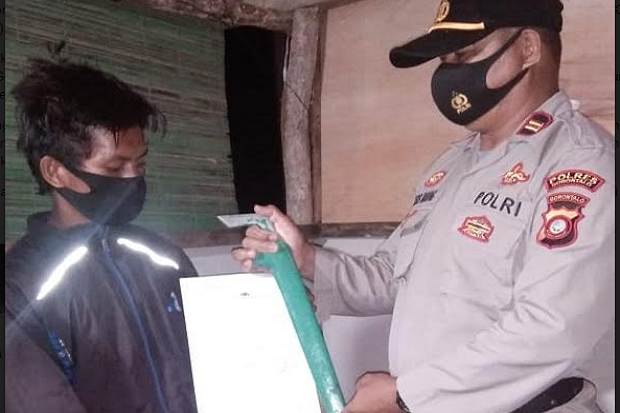 2 Pemuda di Gorontalo...