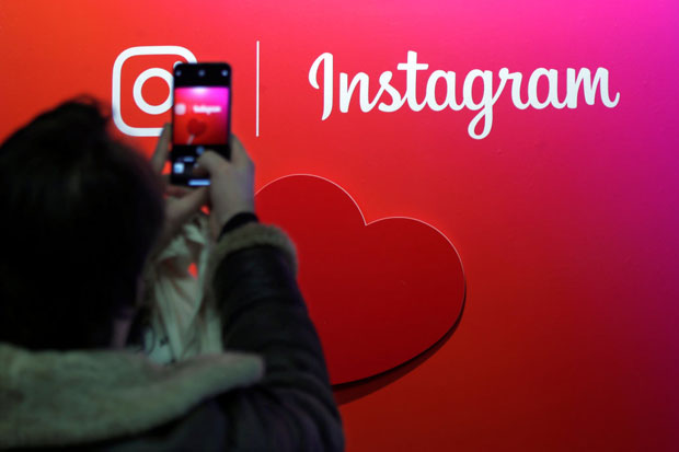 Instagram dan Facebook...