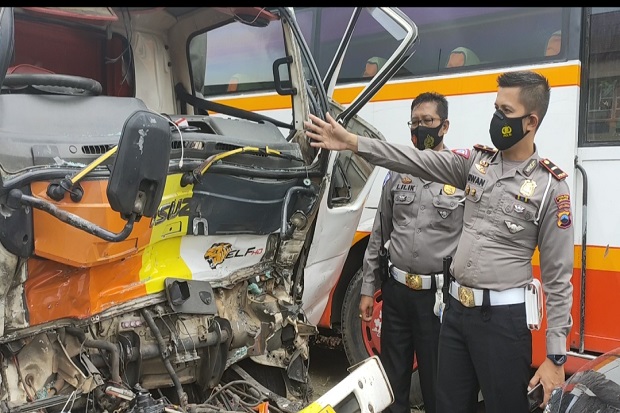 3 Kendaraan Terlibat...