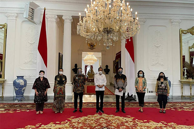 Presiden Jokowi Sambut...