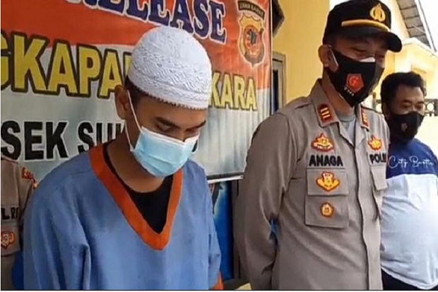 Nekat Curi Kawat Bra...