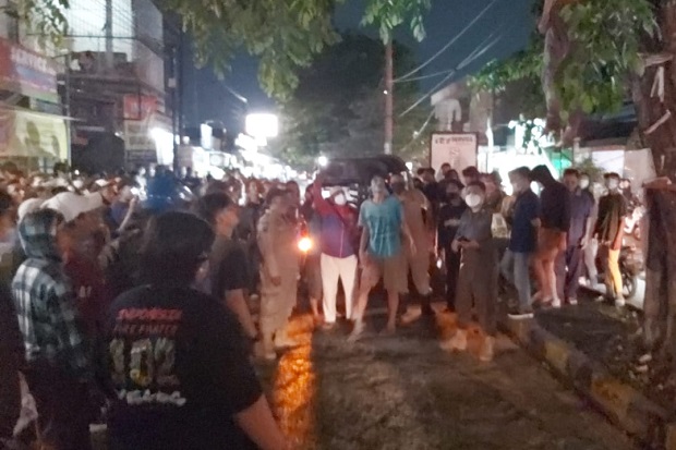 Warga Kaliabang Bekasi...