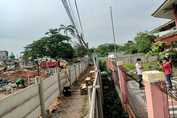 Jalan Dipagar Beton...
