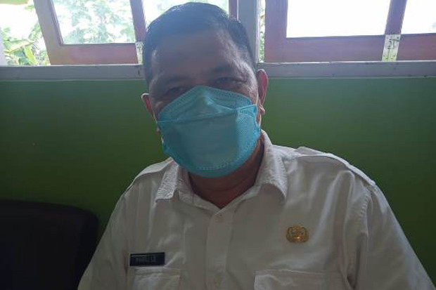 Petugas Pelayanan Publik...