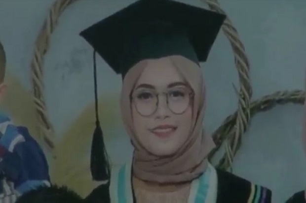 Baru Diwisuda! Guru...