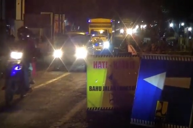 Bahu Jembatan di Jalan...