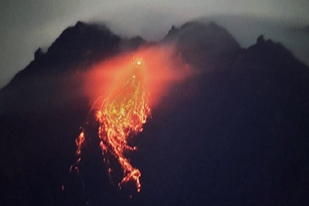 Erupsi, Dua Kubah Gunung...