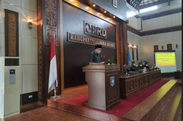 Rapat Paripurna DPRD,...