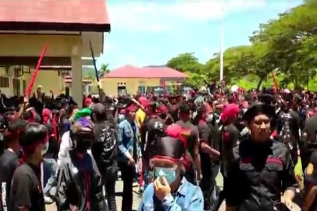 Mapolres Konawe Diserbu...