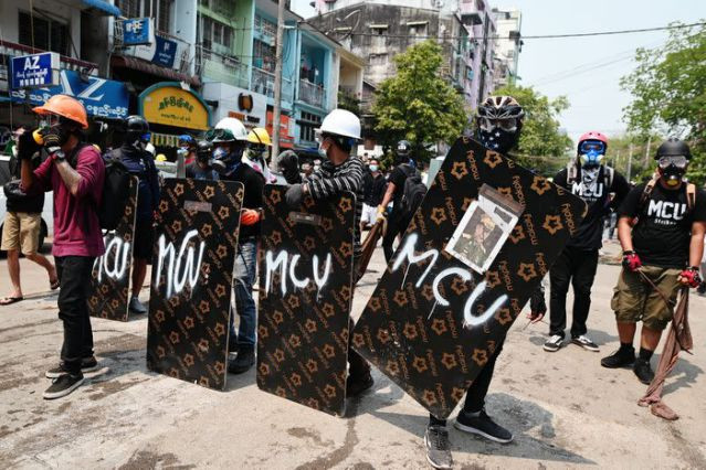 Enam Demonstran Myanmar...