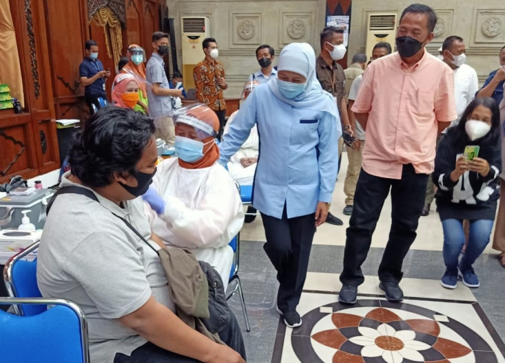Tinjau Vaksinasi Tahap...