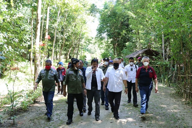 Kunjungi Taman Nasional...