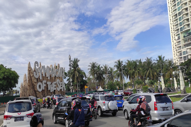 Ancol Padat Pengunjung,...