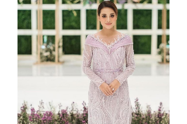 Kebaya Lilac Aurel Hermansyah...