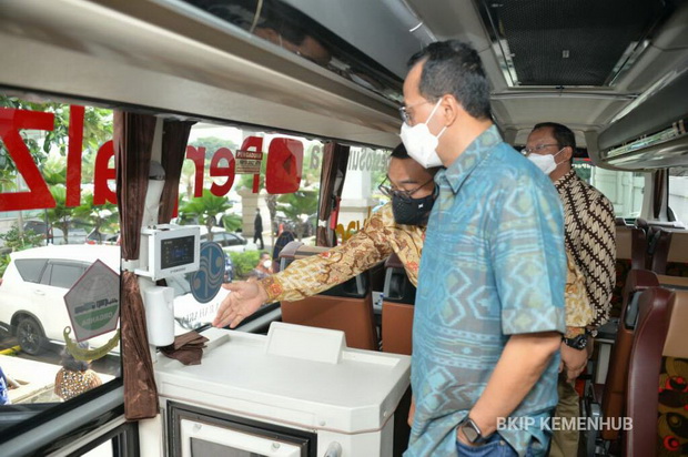 Bisnis Tergerus Covid,...